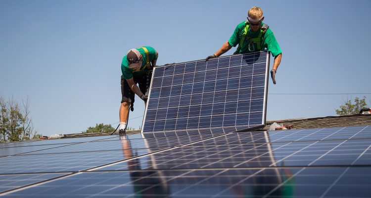 Pemasangan Panel Surya